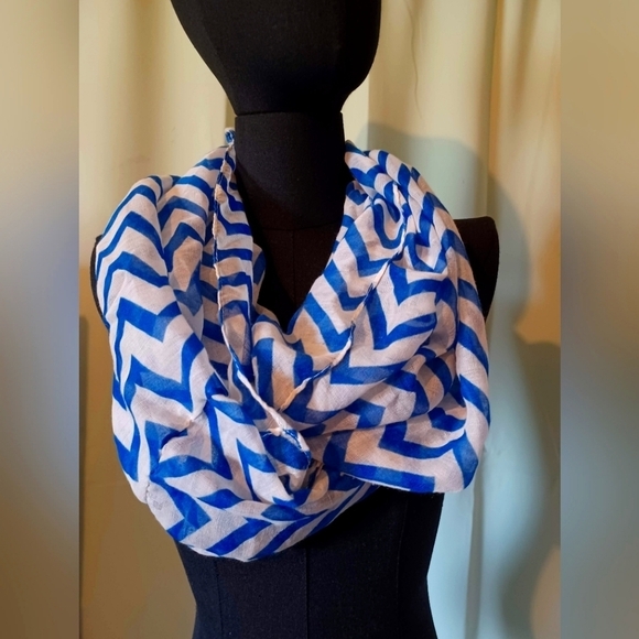 unbranded Accessories - Blue White Chevron Infinity Scarf
